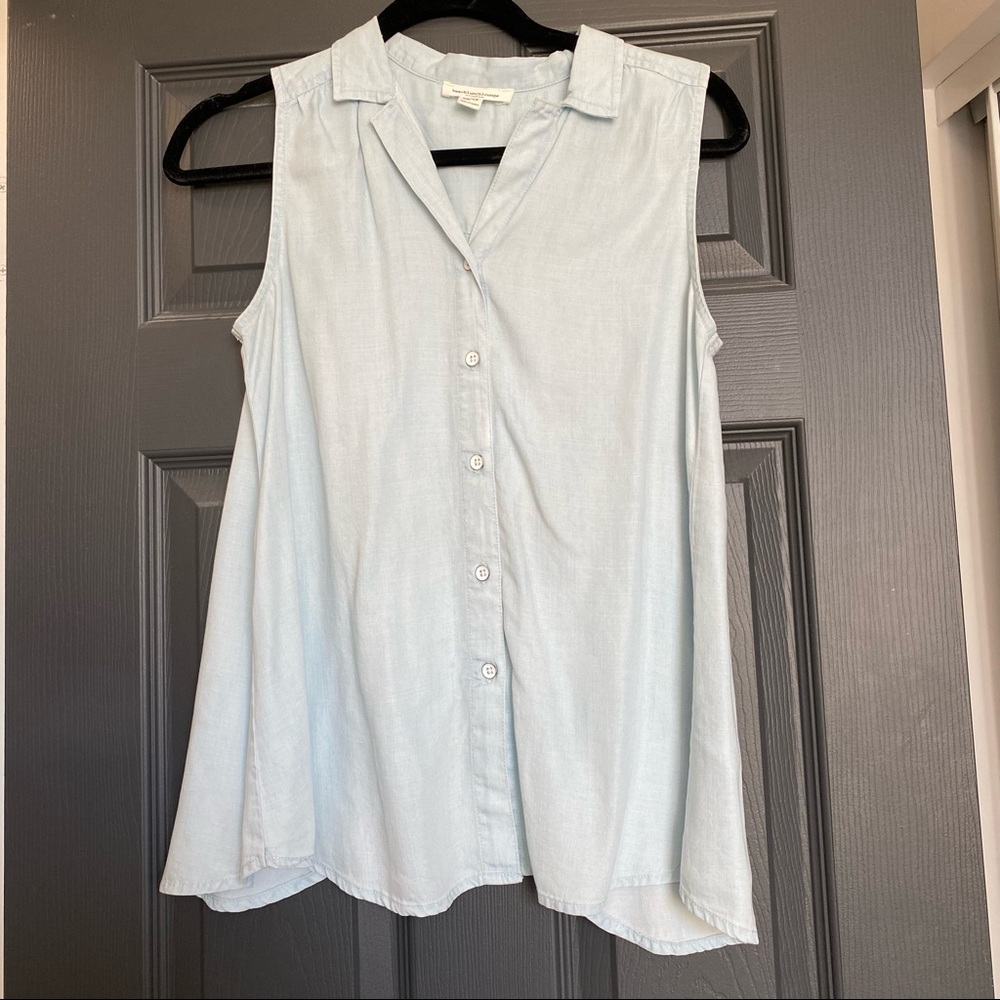 Beachlunchlounge light blue chambray button down tank top
